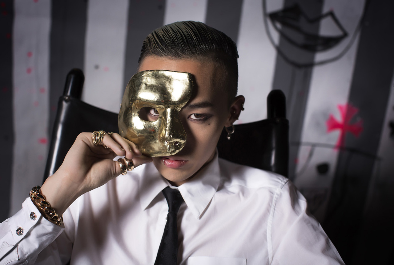 G-Dragon Gold Mask Hollywood, CA 2012 Photo by Laurie Lynn Stark